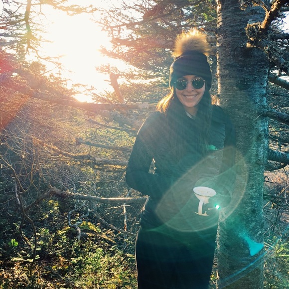 Meet your Posher, Courtney - Picture 1 of 1